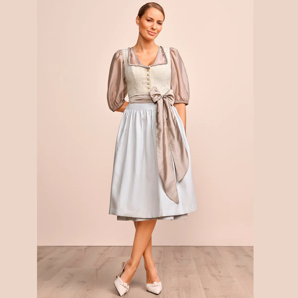 Dirndl Beige 🤎 Zeitlos, elegant, Deins!