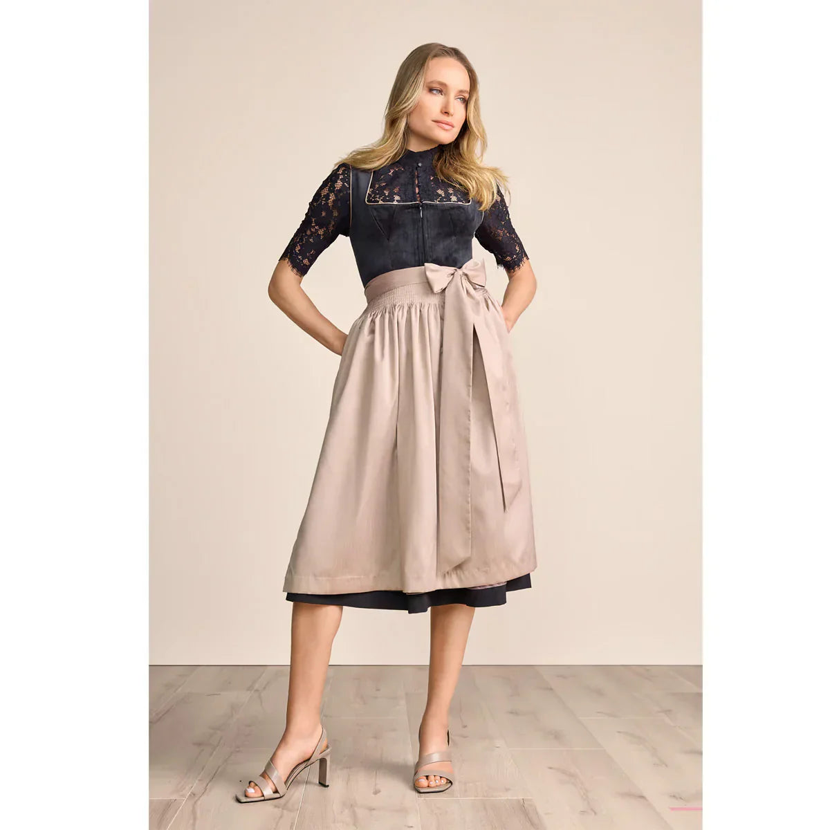 Dirndl Schwarz - Elegant und Zeitlos 