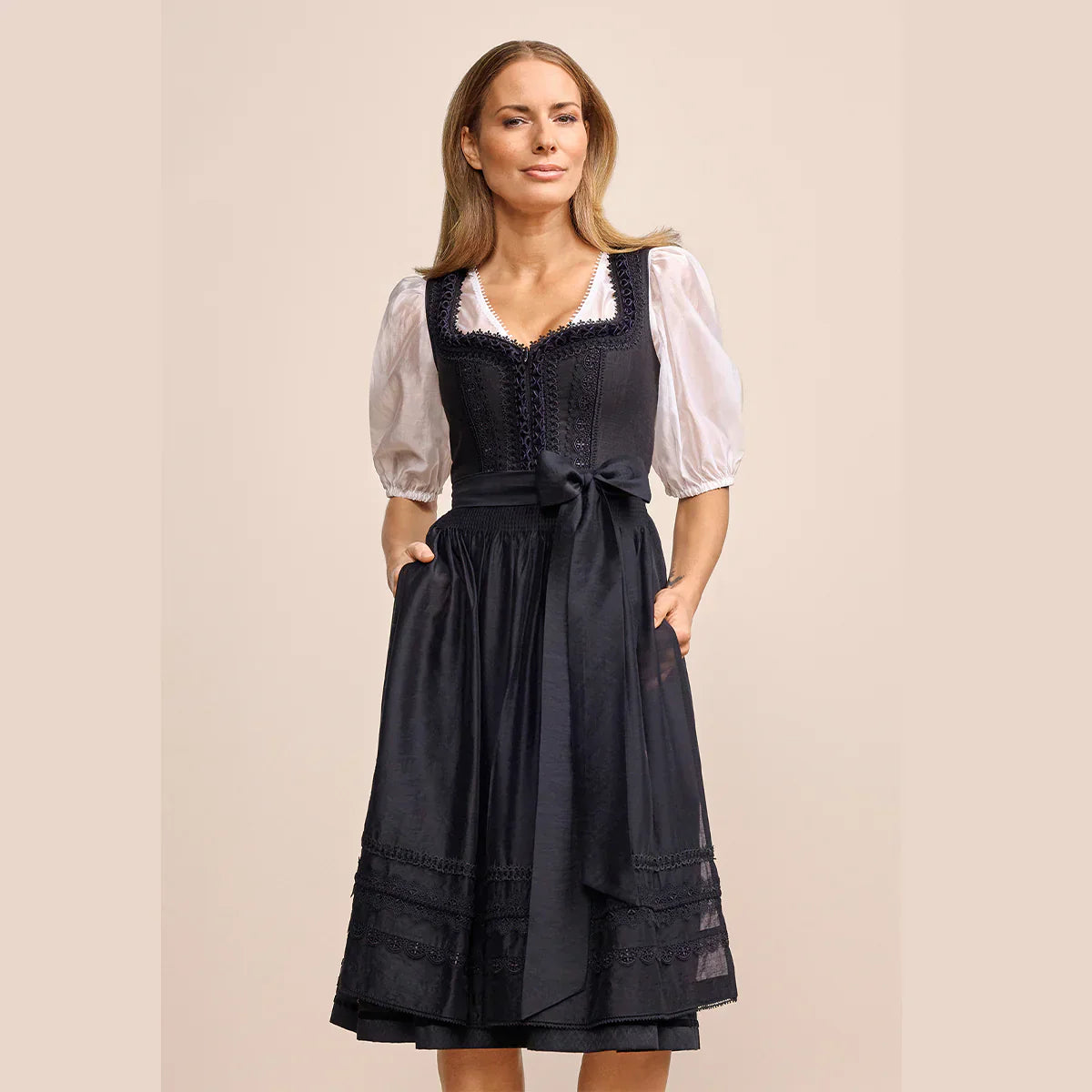 Krüger Dirndl Blumenmuster 🌺 Romantisch & feminin