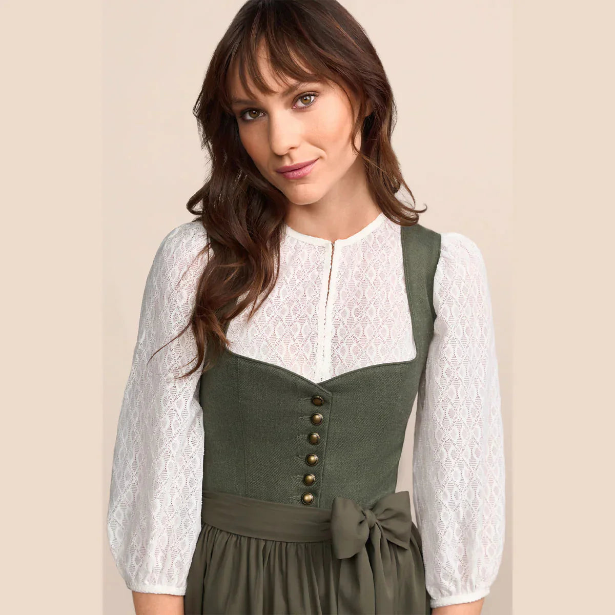 Krüger Dirndl Herz Ausschnitt 💟  Tradition trifft auf Romantik und Eleganz