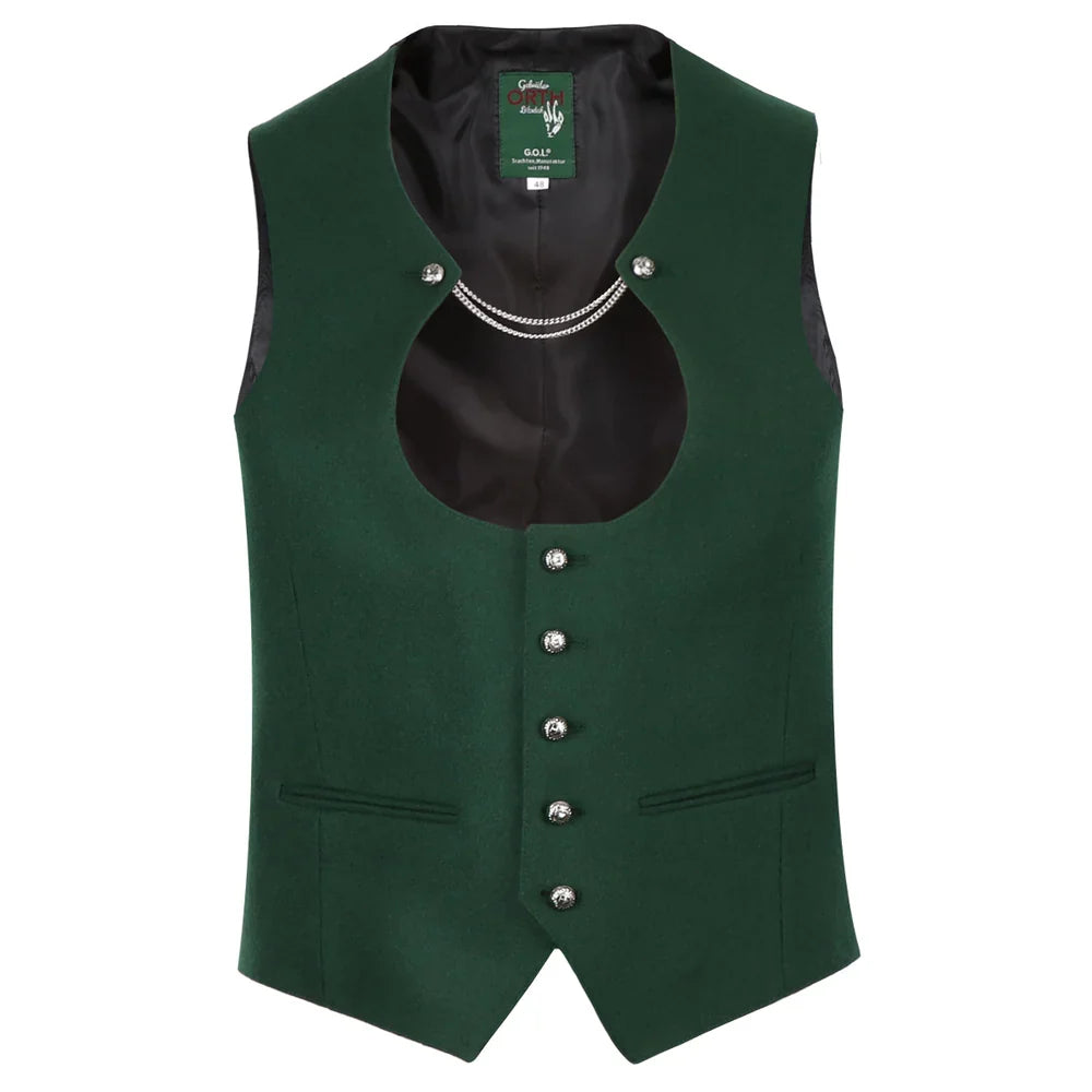 Elegante Herren Ketterlweste mit filigraner Silberkette und traditionellem Stehkragen kombiniert zur Lederhose