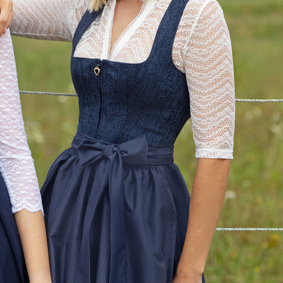 MarJo Dirndl EbersteinTinte Samtmeider 70 cm - Datschi Trachten