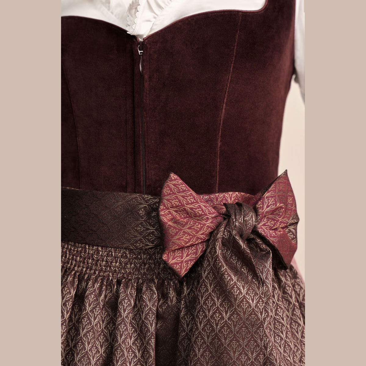 Krüger Dirndl Xana Weinrot Herz-Ausschnitt 70cm