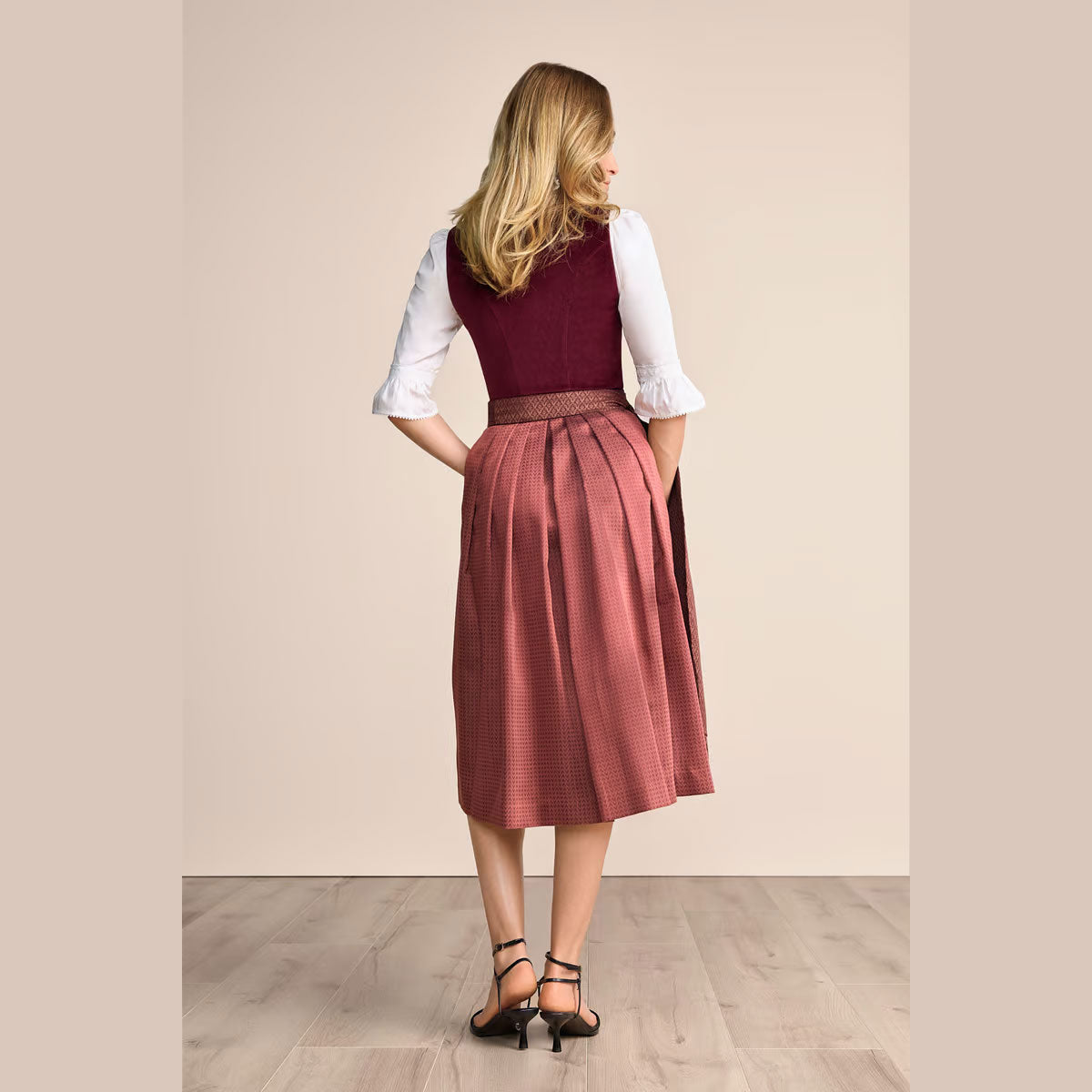 Krüger Dirndl Xana Weinrot Herz-Ausschnitt 70cm
