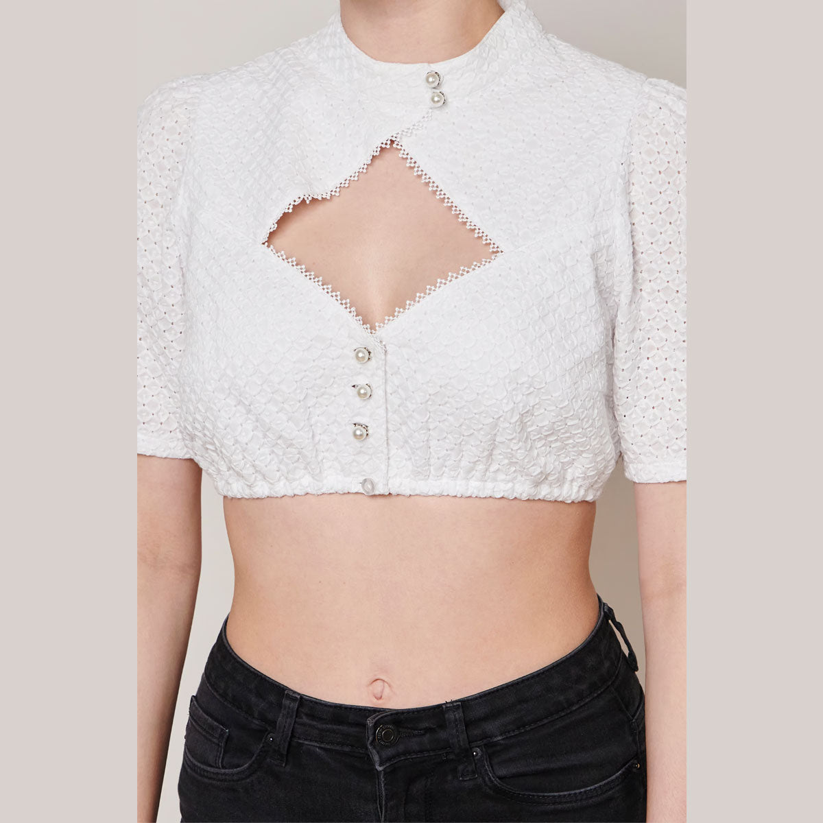 Krüger Dirndlbluse Mine Ecru Diamantförmiger Ausschnitt - Datschi Trachten