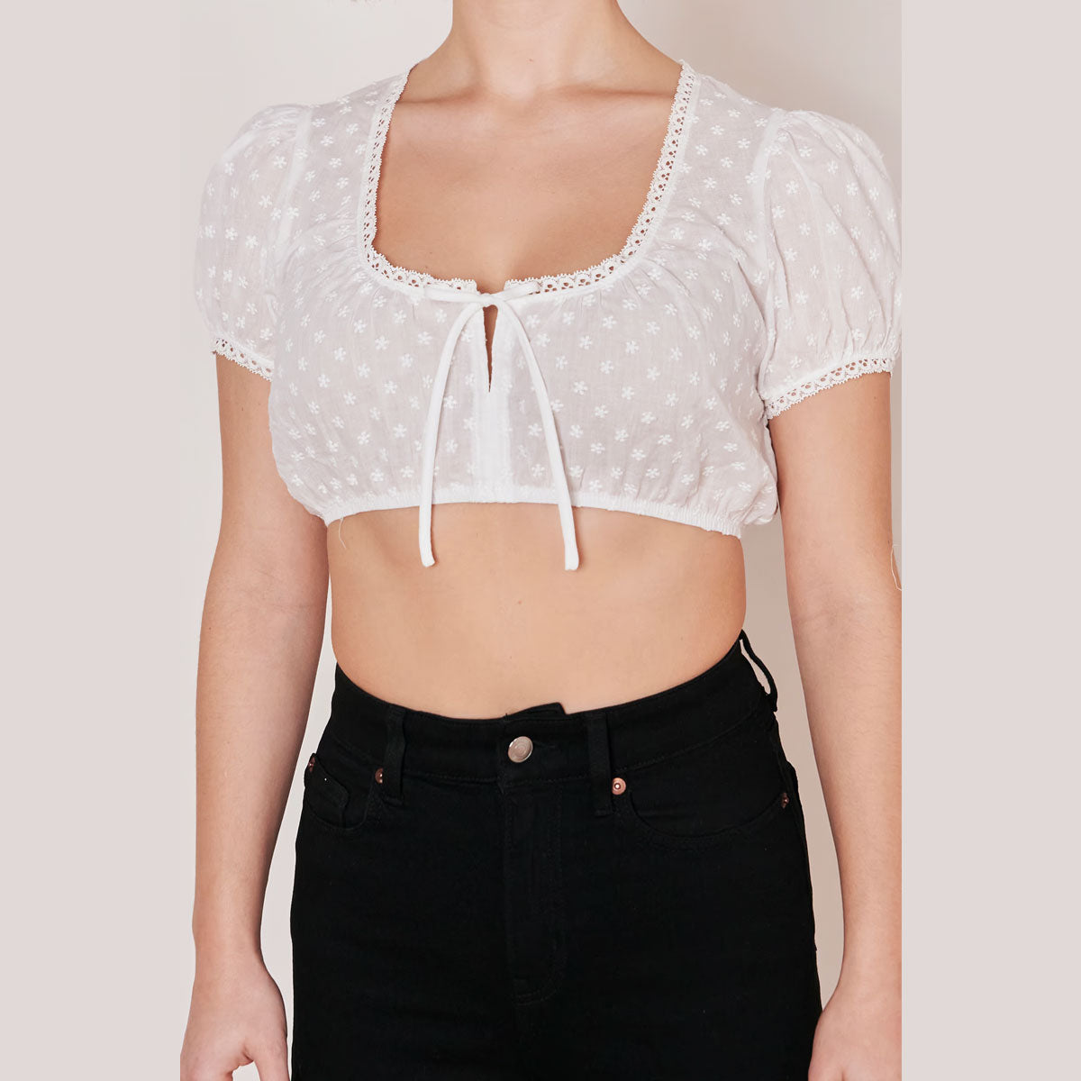 Krüger Dirndlbluse Sita Ecru Blumen Stickerei - Datschi Trachten