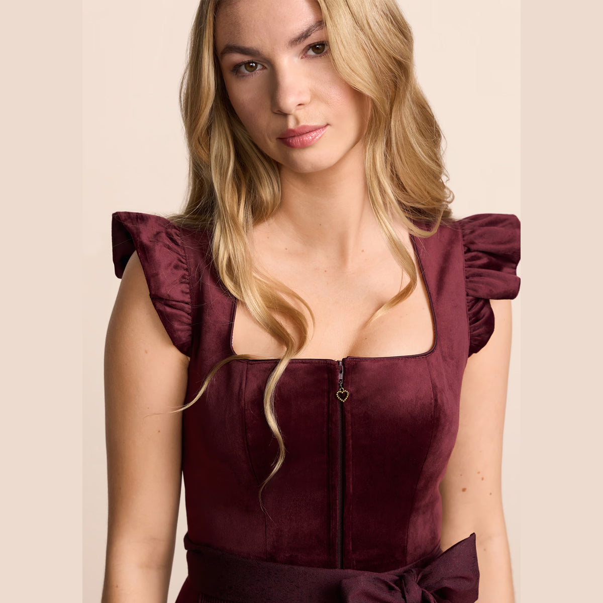 Krüger Dirndl Tisha Bordeaux Flügelarm 70cm