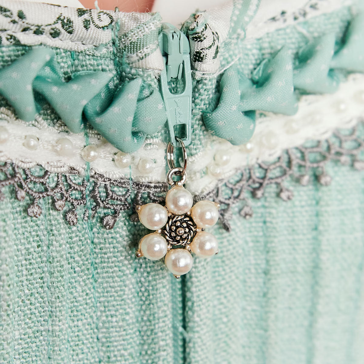 Krüger Dirndl Adribel Mintgrün Froschgoscherl 70cm