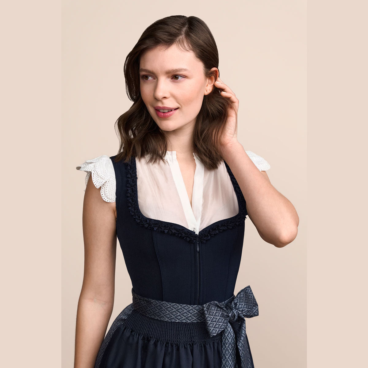 Krüger Dirndl Anica Blau Herz Ausschnitt 70cm - Datschi Trachten