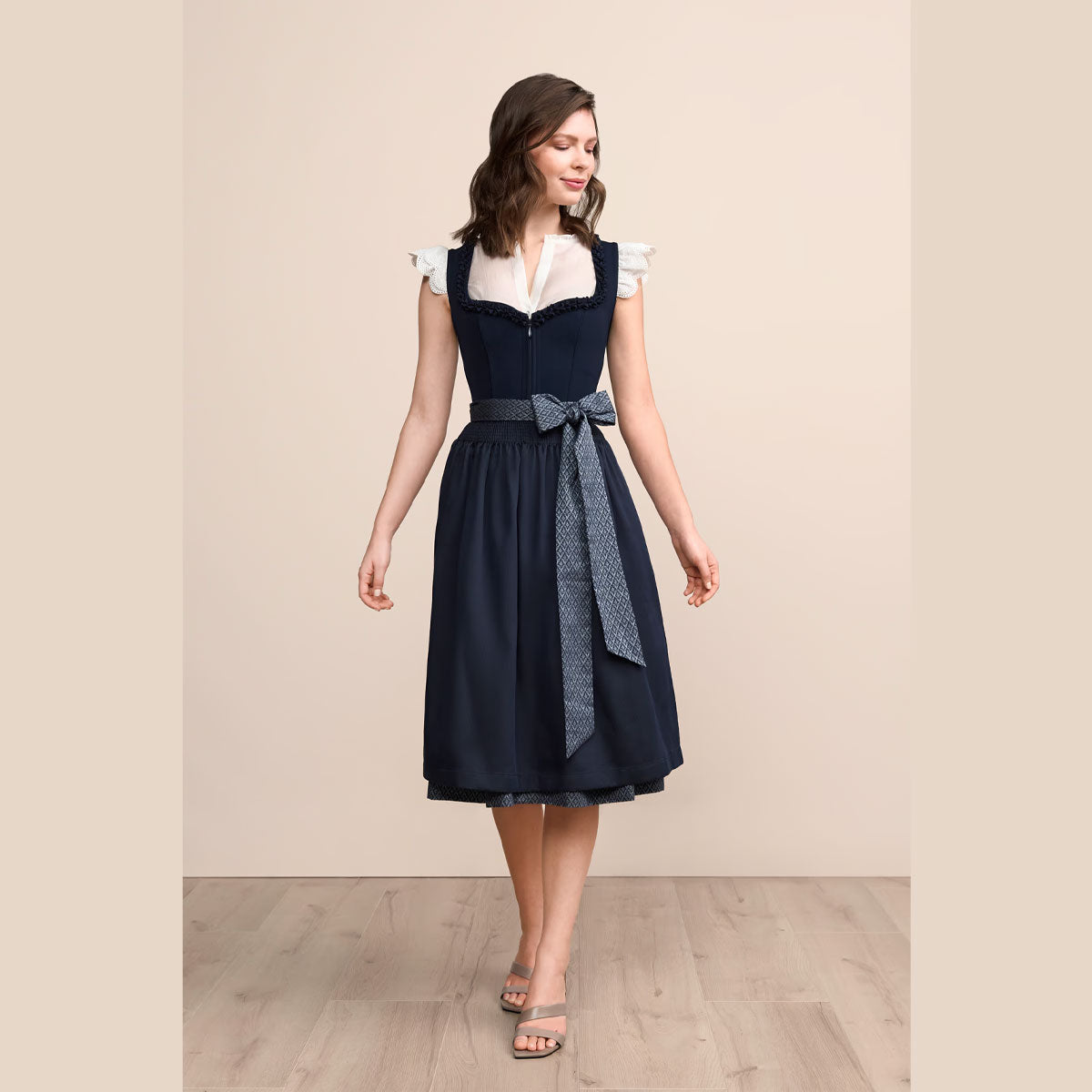 Krüger Dirndl Anica Blau Herz Ausschnitt 70cm - Datschi Trachten