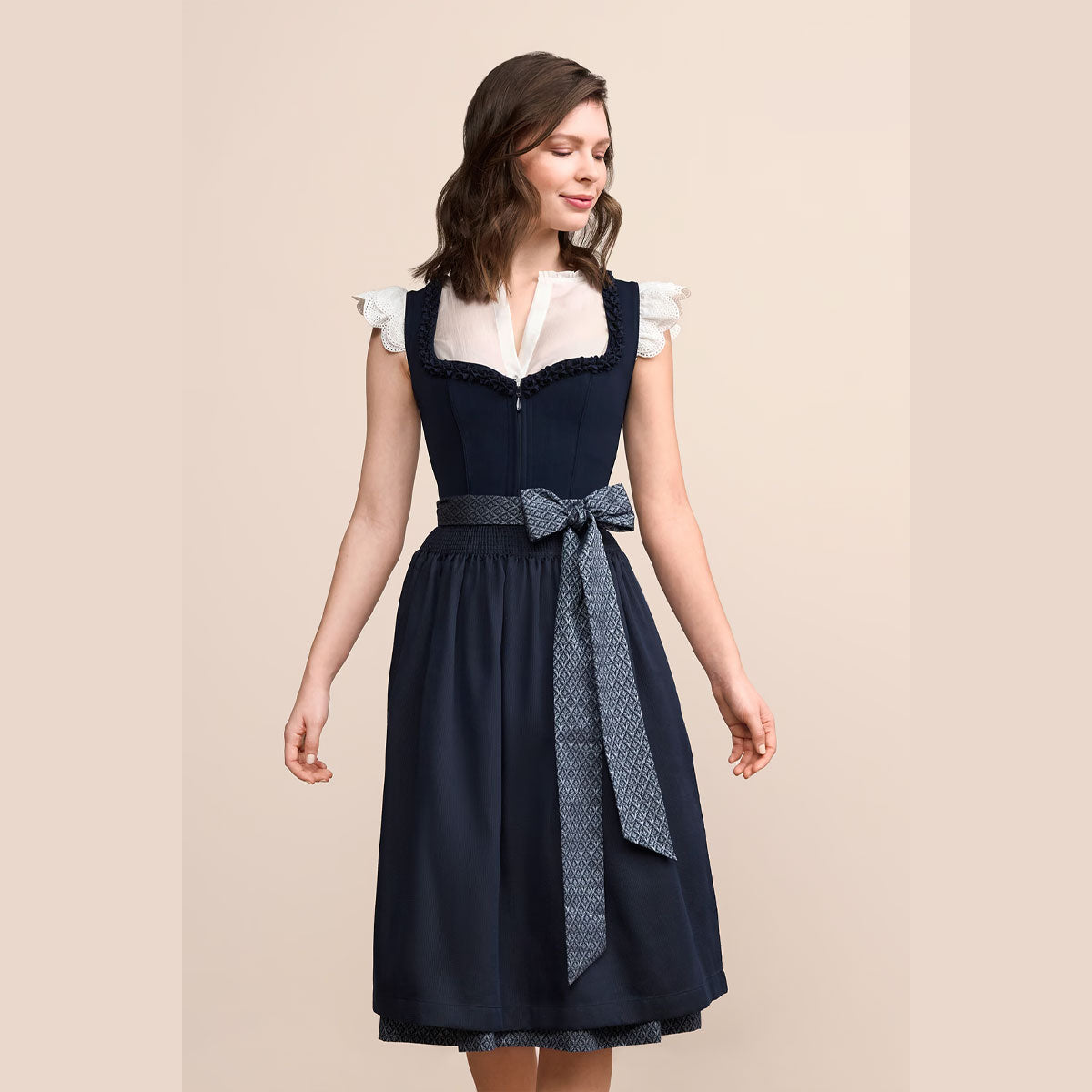 Krüger Dirndl Anica Blau Herz Ausschnitt 70cm - Datschi Trachten