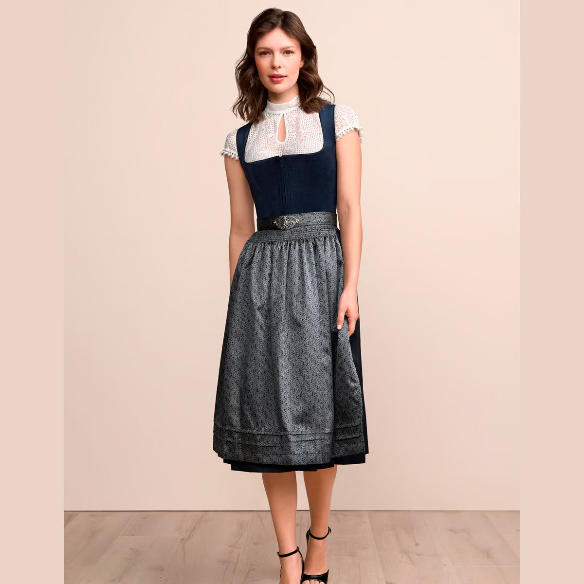 Krüger Dirndl Aurela Dunkelblau Samt Reißverschluss 70cm Mieder Muster: Einfarbig,  Samt Rock Muster: Einfarbig,  Ornamente Schürzen Muster: Ornamente Ausschnitt: Gerader Ausschnitt,  Balkonett Ausschnitt