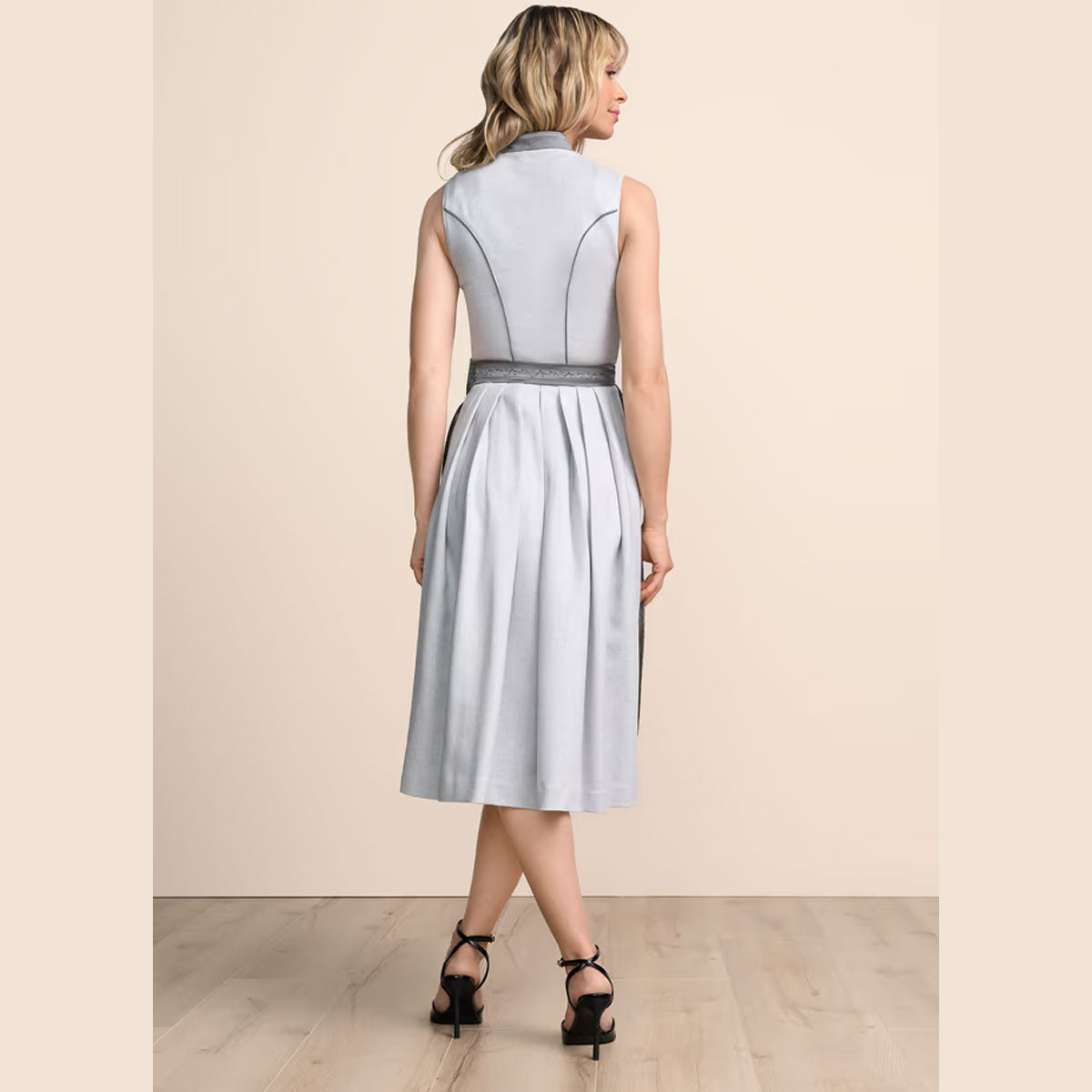 Krüger Dirndl Cressia Grau/Silber Hochgeschlossen 70cm - Datschi Trachten