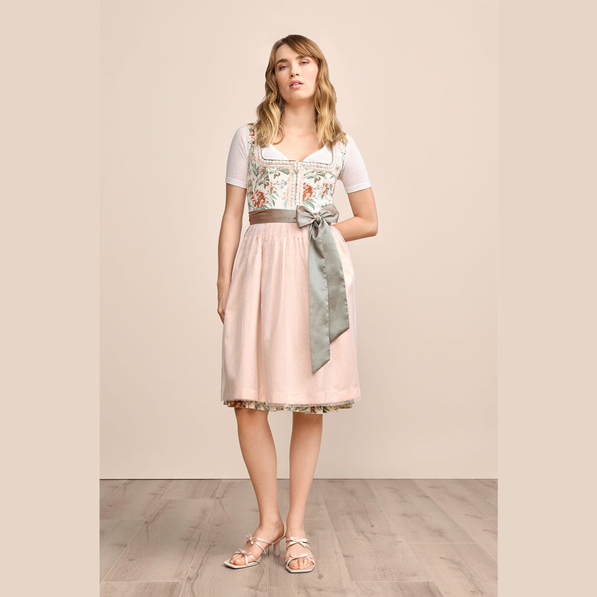 Krüger Dirndl Joceline Floral Rosé Perlenborte 60cm - Datschi Trachten