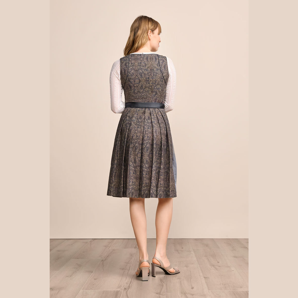 Krüger Dirndl Kristi Blau Herzausschnitt 60cm - Datschi Trachten