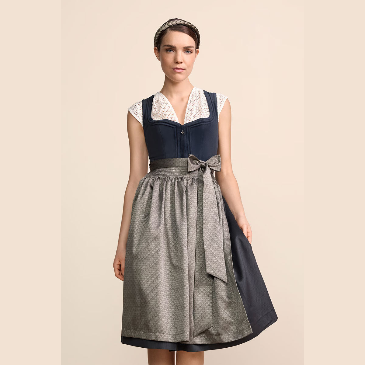 Krüger Dirndl Lioraen Marine Stehbiesen 70cm