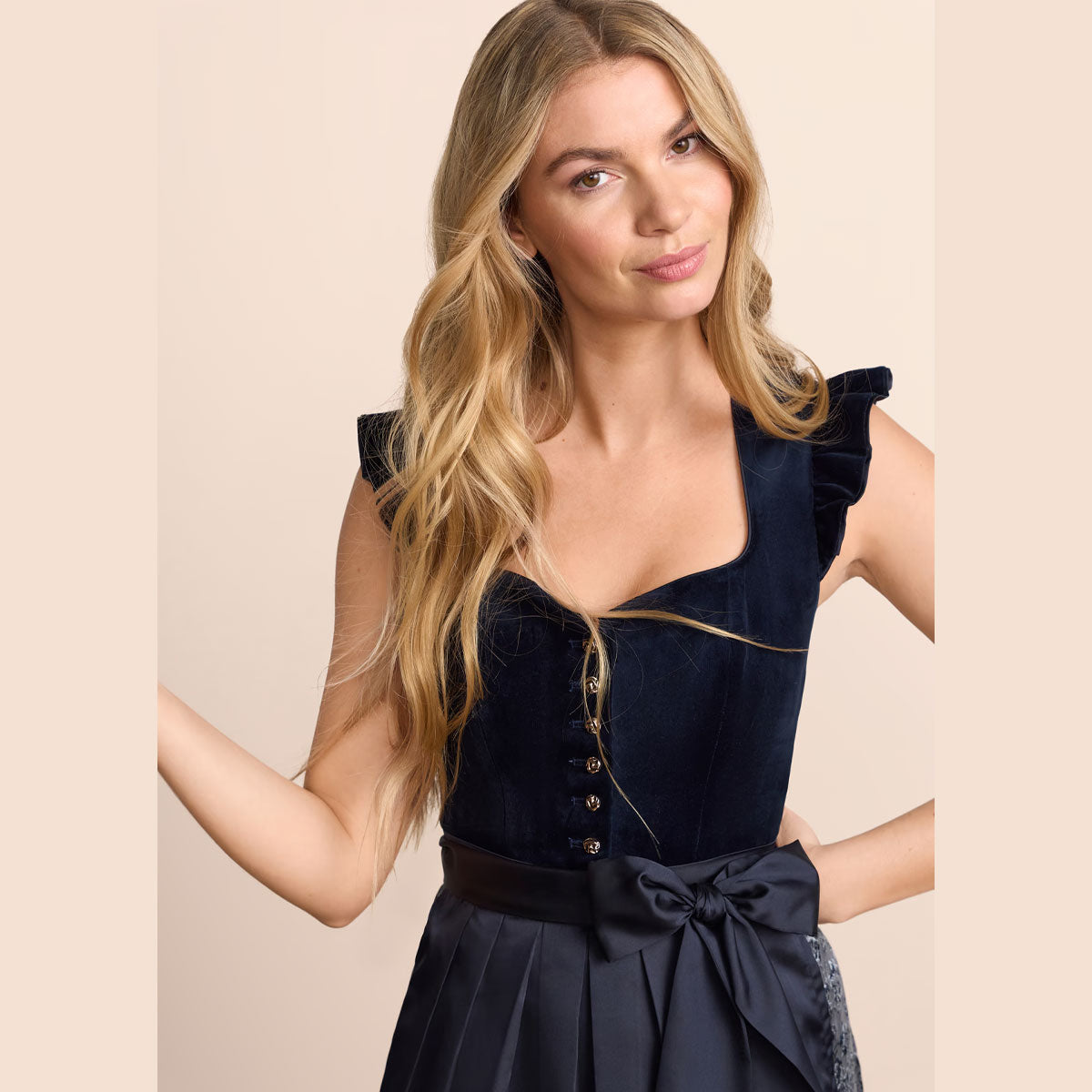 Krüger Dirndl Melora Marine Samt Flügelarm 70cm