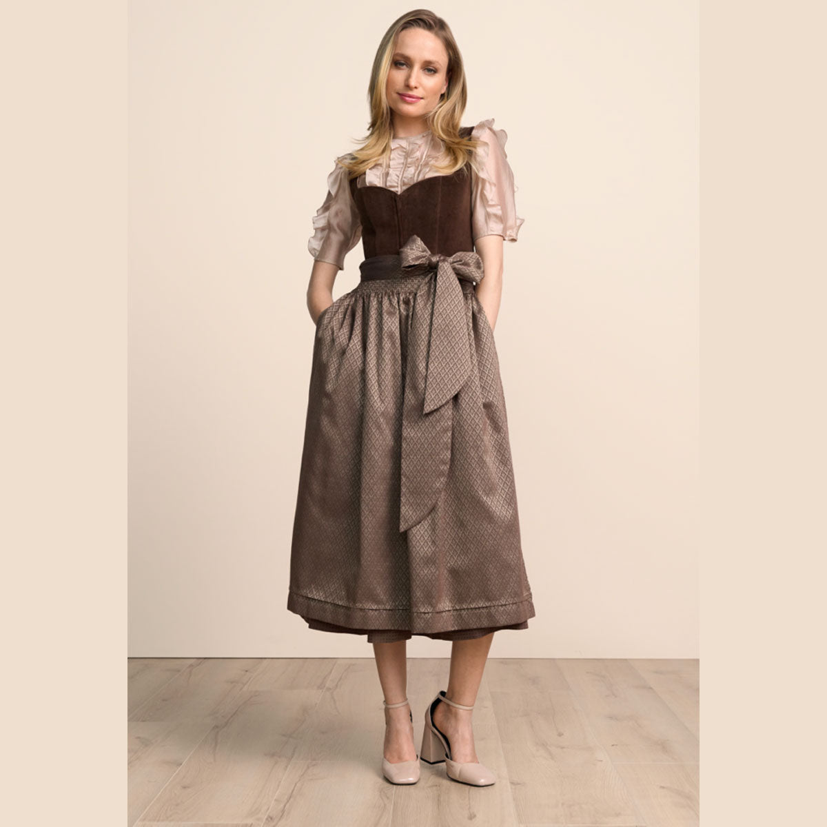 Krüger Dirndl Xana Braun Herz-Ausschnitt 80cm - Datschi Trachten