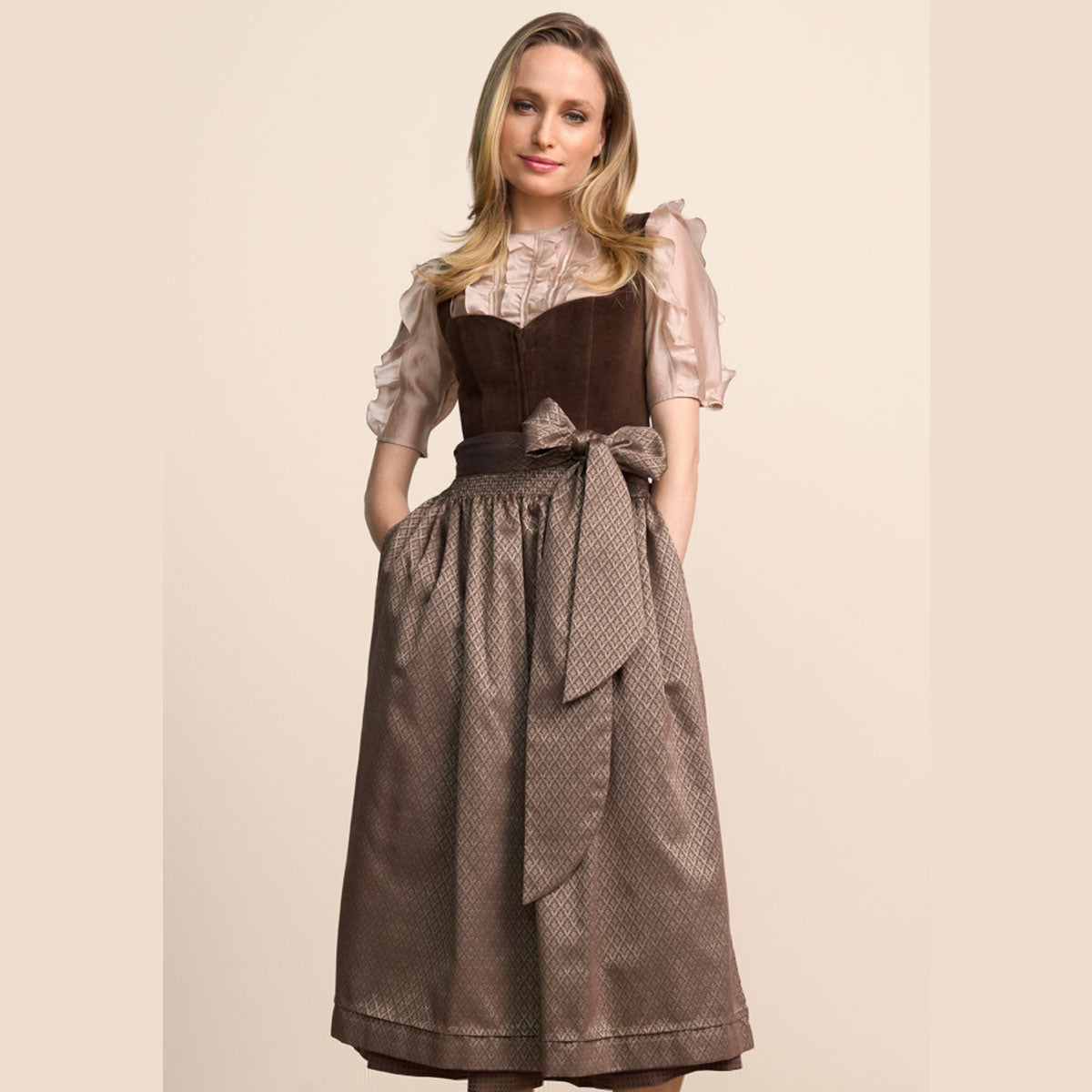 Krüger Dirndl Xana Braun Herz-Ausschnitt 80cm - Datschi Trachten