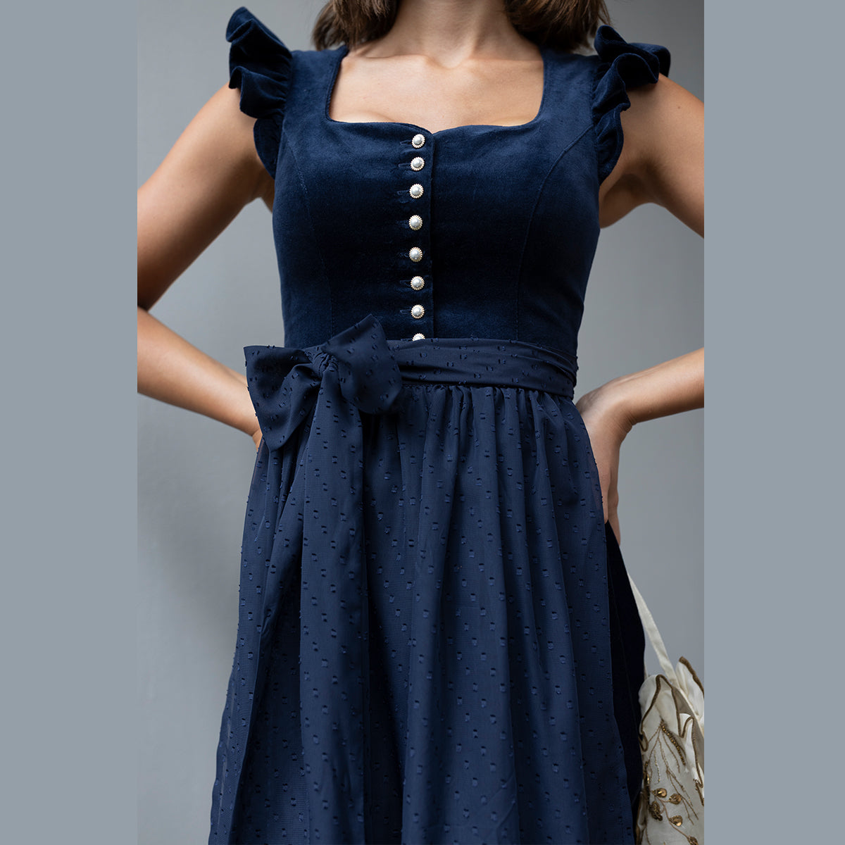 Madame Marie Dirndl Soralyn Dark Night Flügelarm 75cm