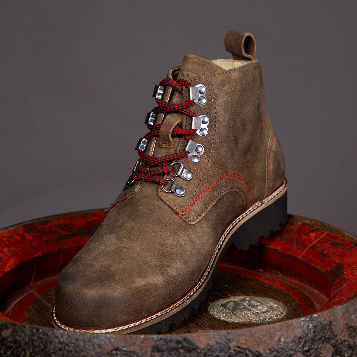 MeiSchua! Trachtenstiefel Rudl Braun Rot mit roten Schnürsenkel