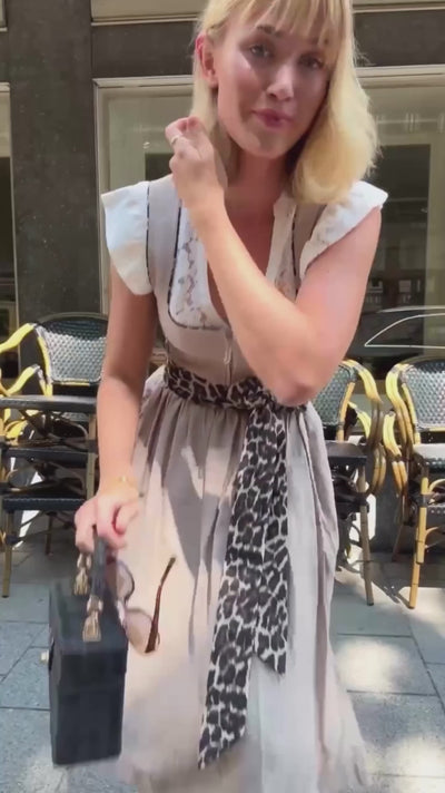 Marjo Dirndl Solea Leoparden Dirndl von Maxime Möckl