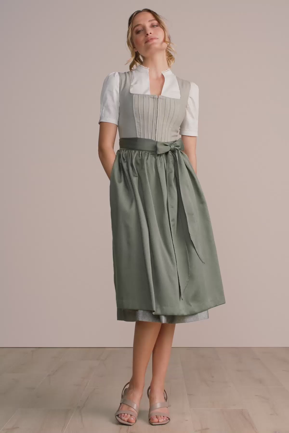 Krüger Dirndl Margit Grün Leinen Video
