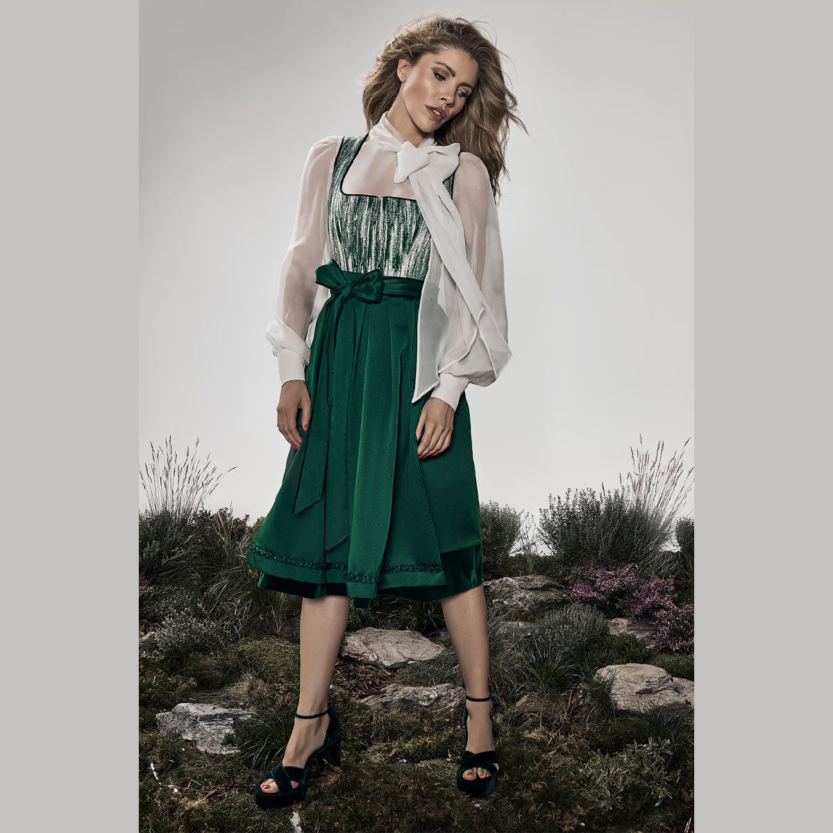 Krüger Dirndlbluse Lady Isla Ecru Victoria Swarovski Kollektion 2026